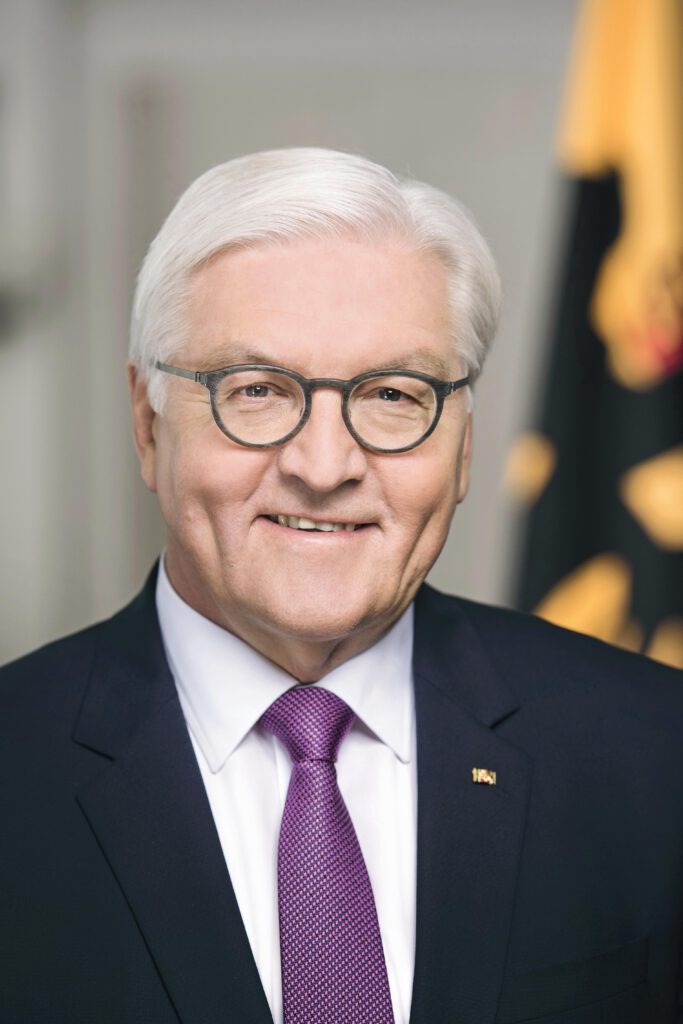 steinmeier-autogrammbild-683x1024